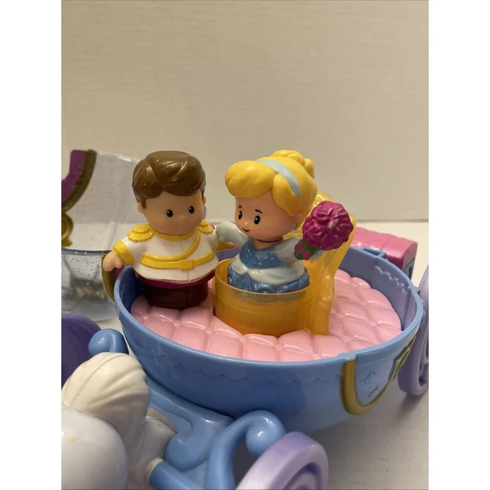 Fisher Price Little People Cinderella Carriage Lights & Sounds Works & 2 Figures